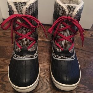 Sorel Women’s Houndstooth duck/snow boots. Size 9